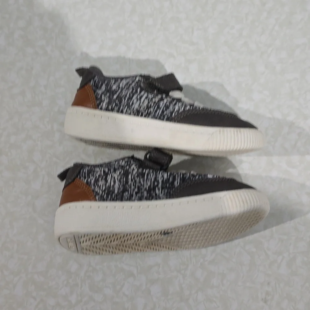 Carters Toddler‎ Gray Sneakers Size 6
